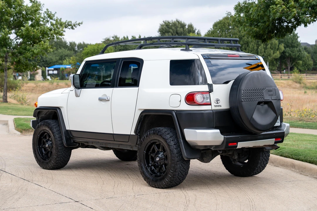 2013 Toyota FJ Cruiser - Image 4 of 31