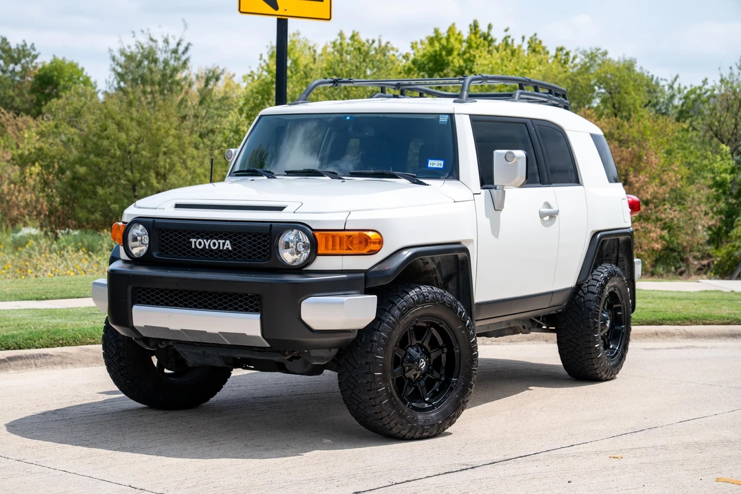2013 Toyota FJ Cruiser - Image 8 of 31