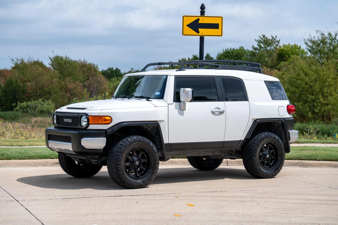 2013 Toyota FJ Cruiser - Image 9 of 31