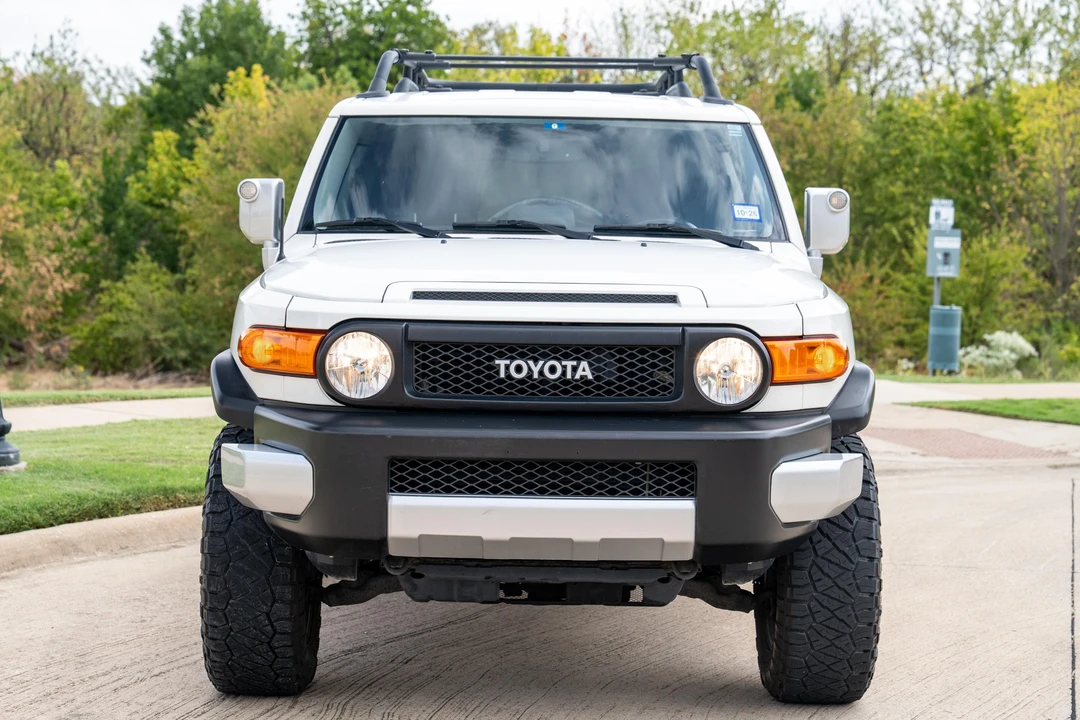 2013 Toyota FJ Cruiser - Image 6 of 31