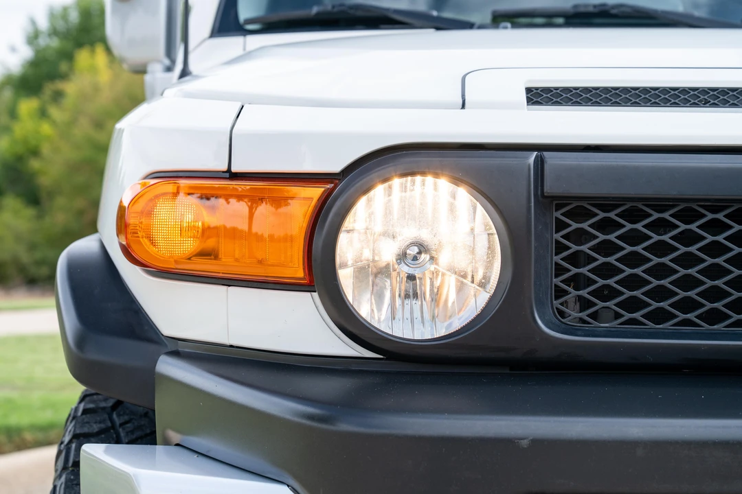 2013 Toyota FJ Cruiser - Image 24 of 31