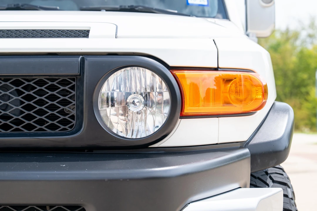 2013 Toyota FJ Cruiser - Image 27 of 31