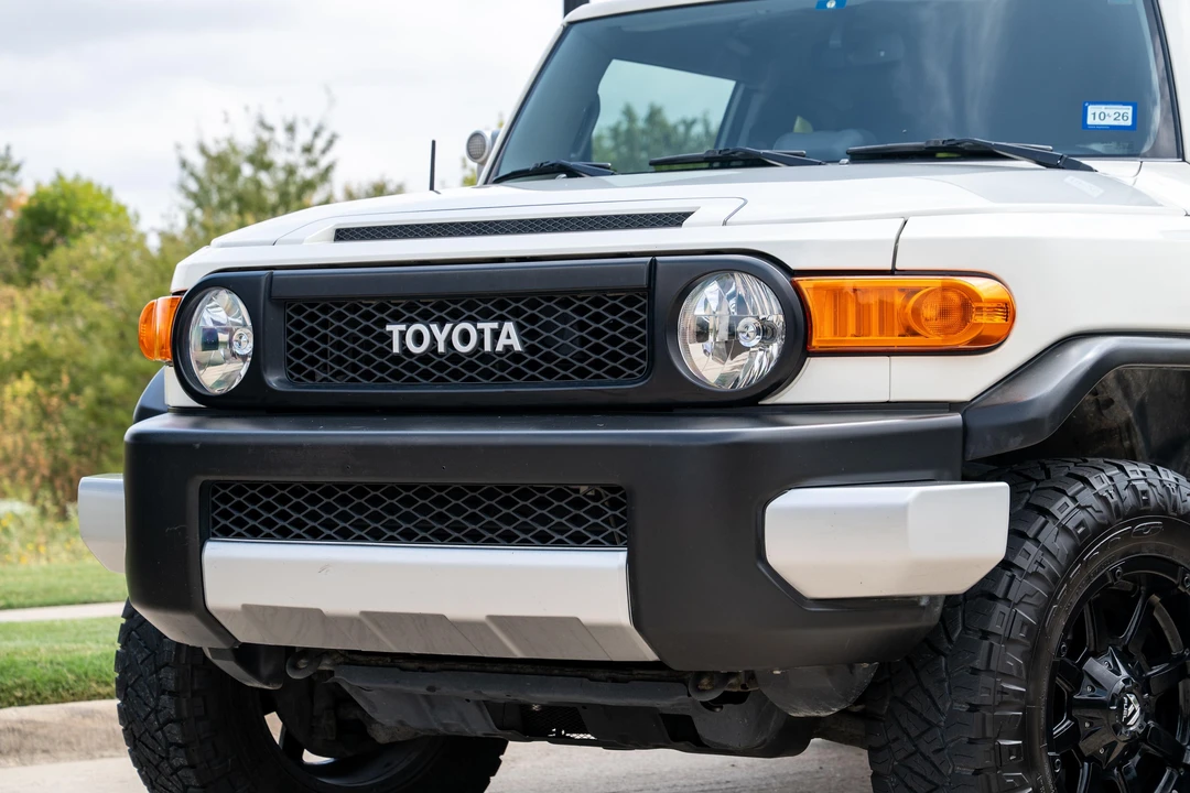 2013 Toyota FJ Cruiser - Image 29 of 31