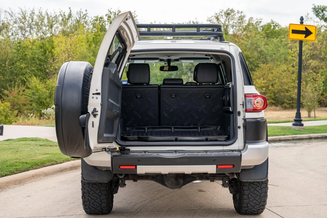 2013 Toyota FJ Cruiser - Image 16 of 31