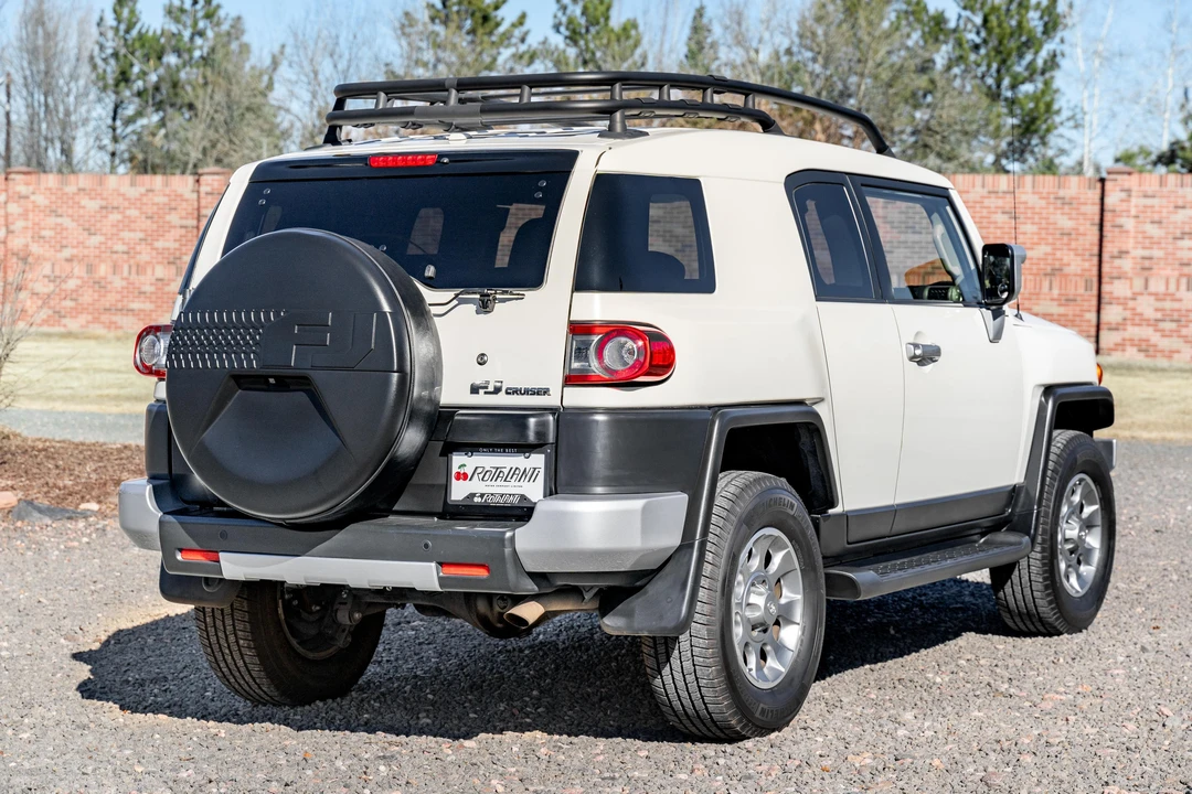 2013 Toyota FJ Cruiser - Image 4 of 31
