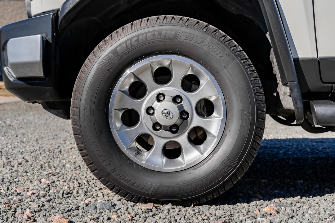 2013 Toyota FJ Cruiser - Image 13 of 31
