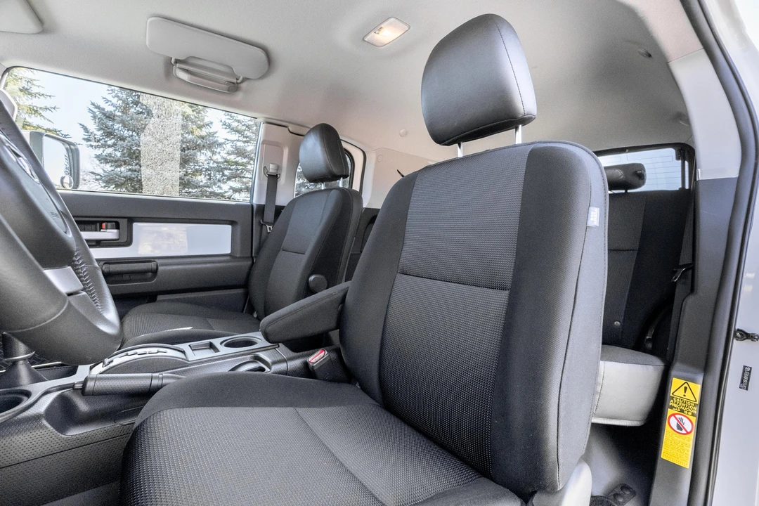 2013 Toyota FJ Cruiser - Image 18 of 31