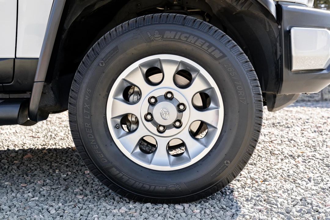 2013 Toyota FJ Cruiser - Image 16 of 31