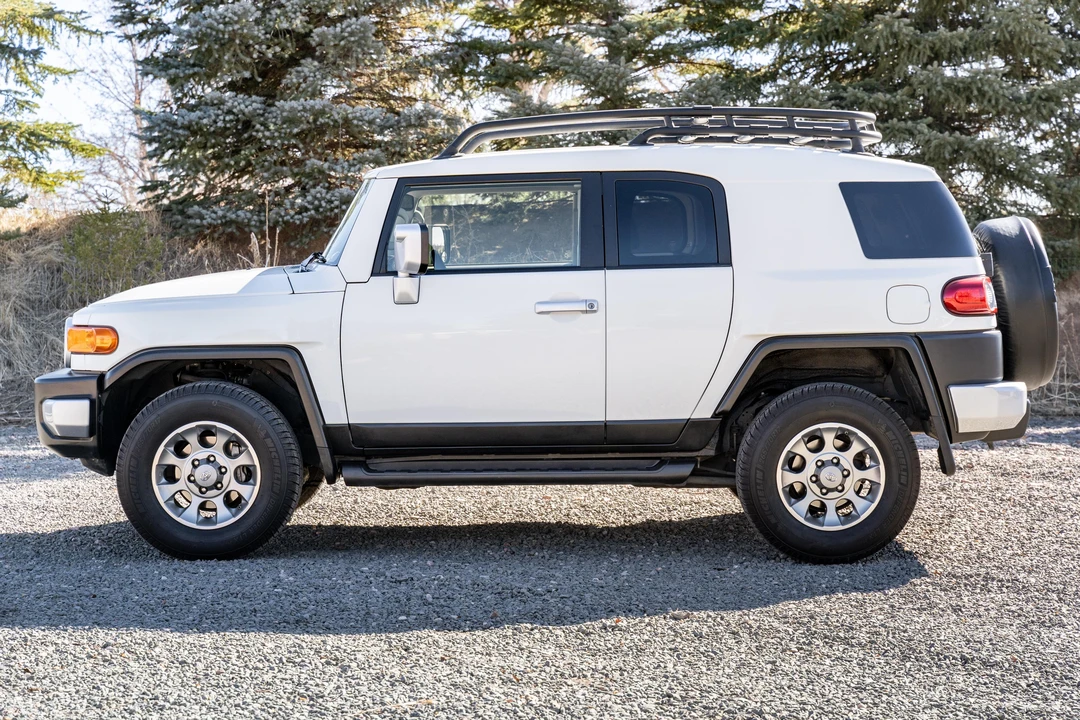 2013 Toyota FJ Cruiser - Image 6 of 31