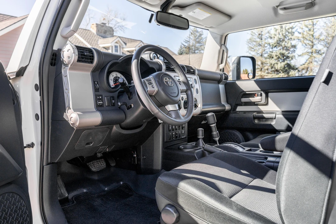 2013 Toyota FJ Cruiser - Image 26 of 31