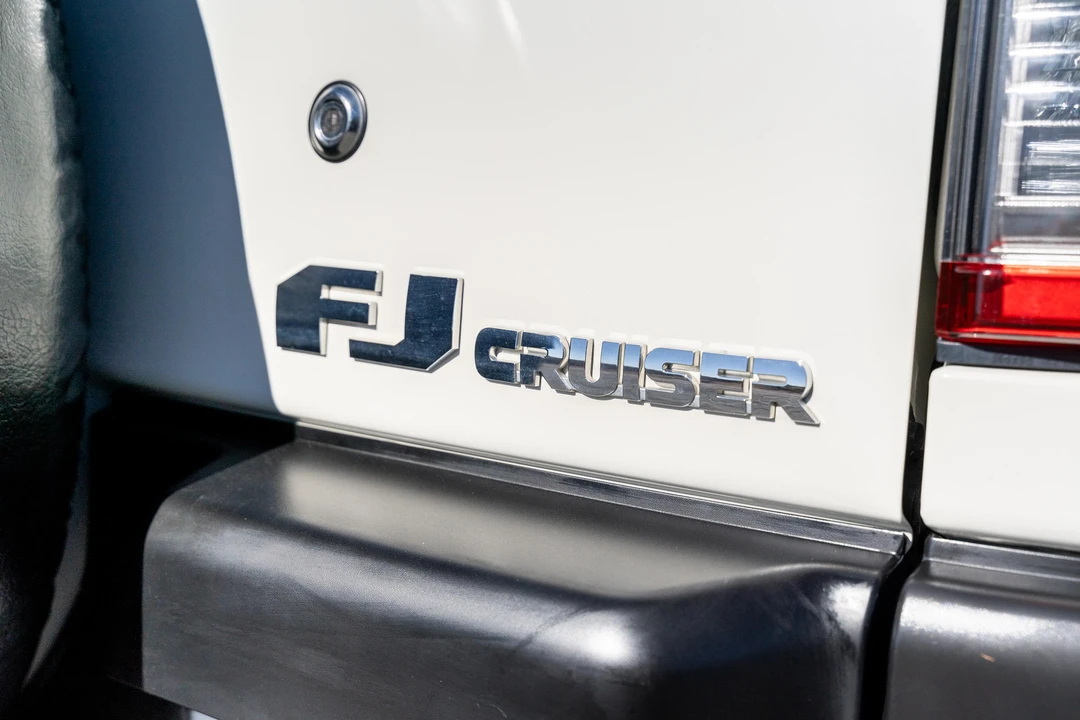 2013 Toyota FJ Cruiser - Image 12 of 31