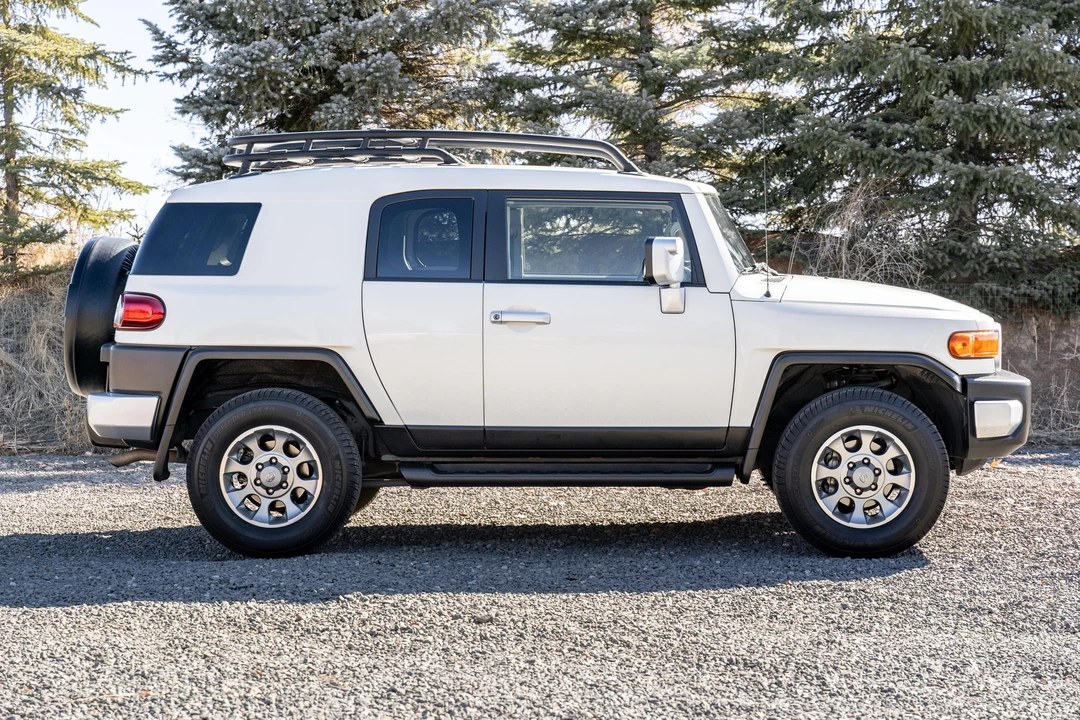 2013 Toyota FJ Cruiser - Image 3 of 31