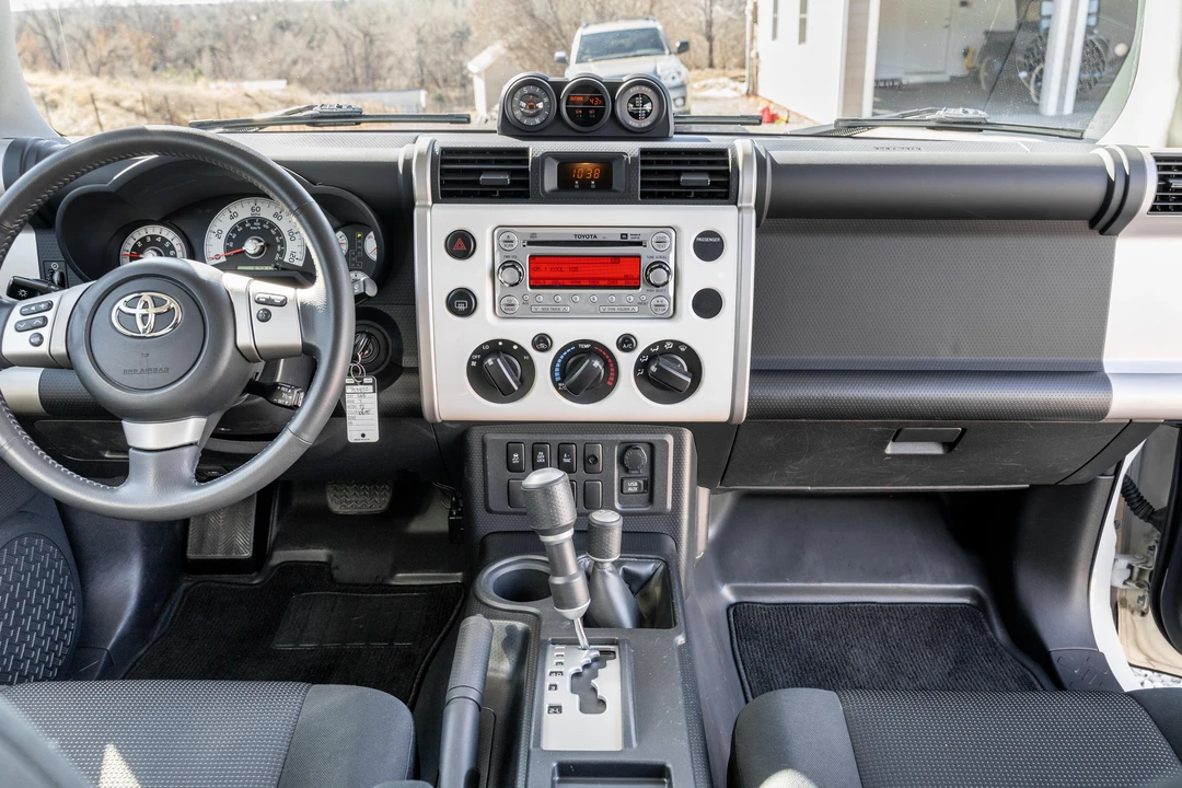 2013 Toyota FJ Cruiser - Image 17 of 31