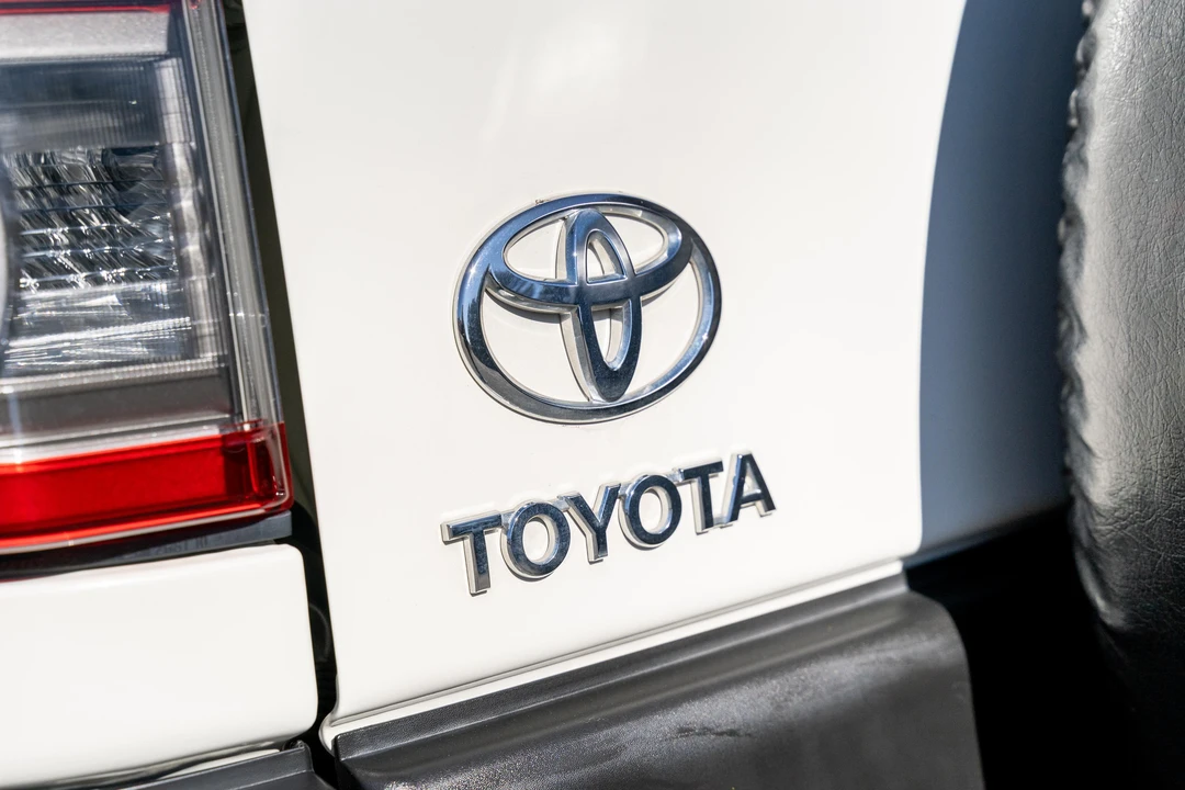 2013 Toyota FJ Cruiser - Image 10 of 31