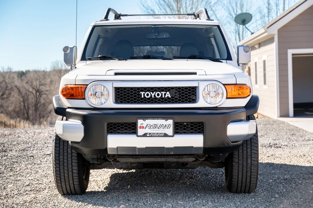2013 Toyota FJ Cruiser - Image 2 of 31