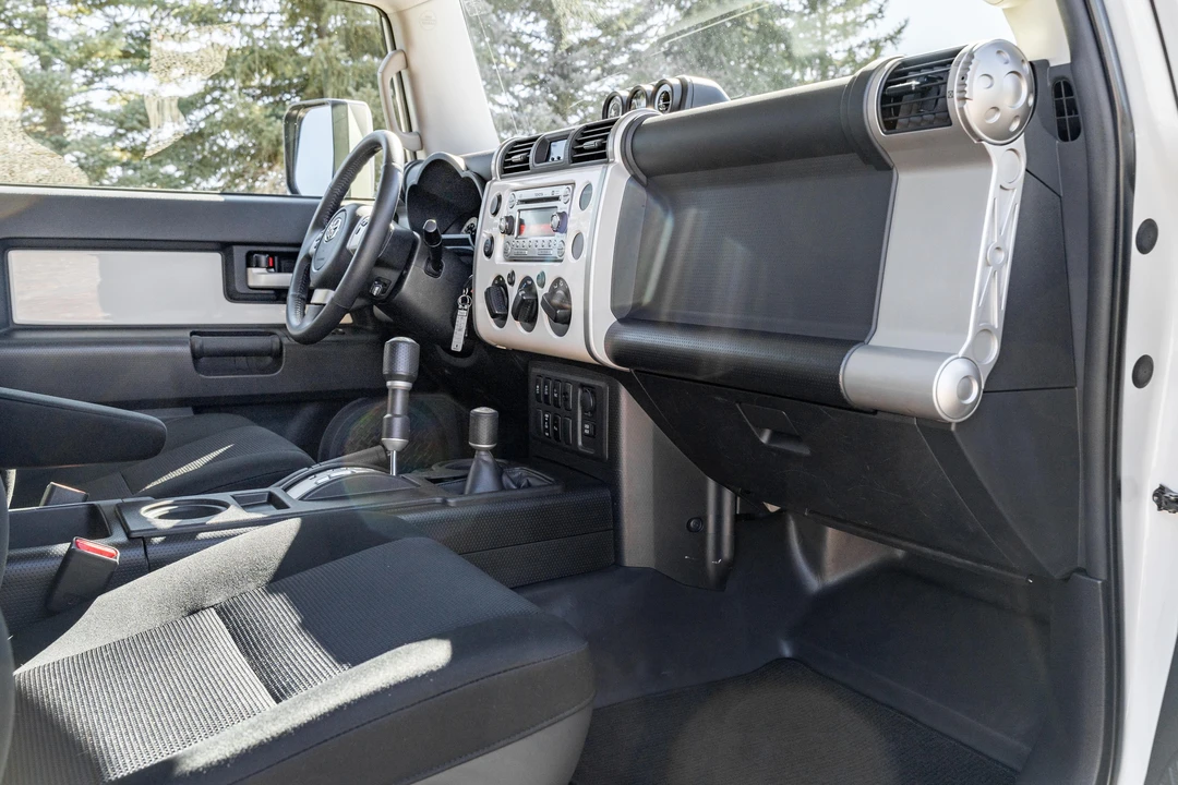 2013 Toyota FJ Cruiser - Image 30 of 31