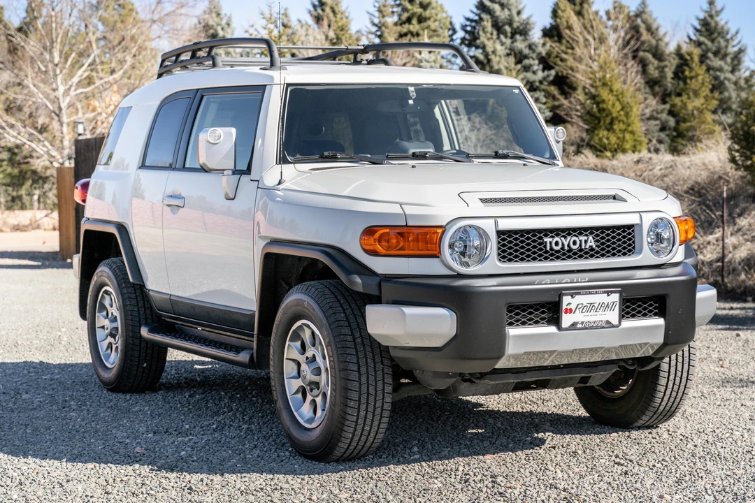 2013 Toyota FJ Cruiser - Image 8 of 31
