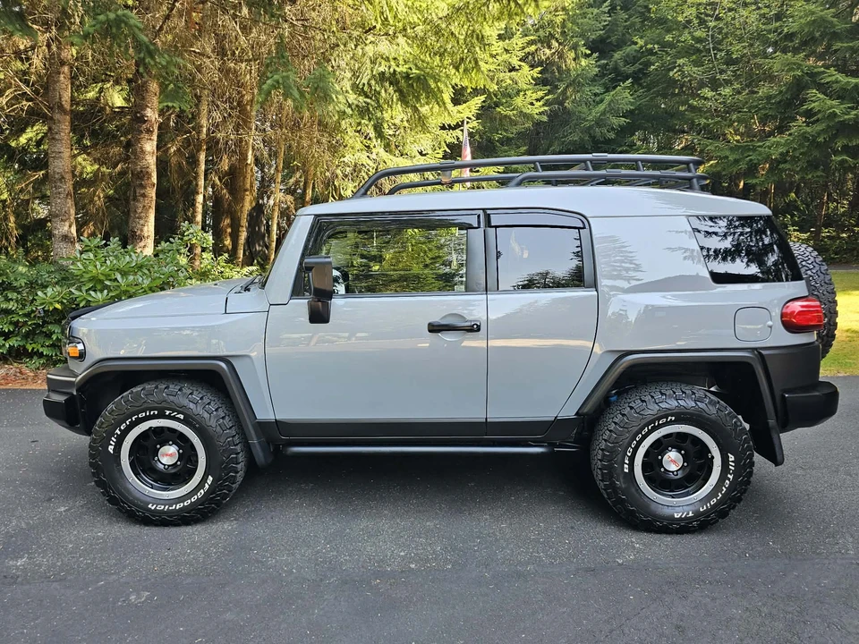 2013 Toyota FJ Cruiser - Image 7 of 31