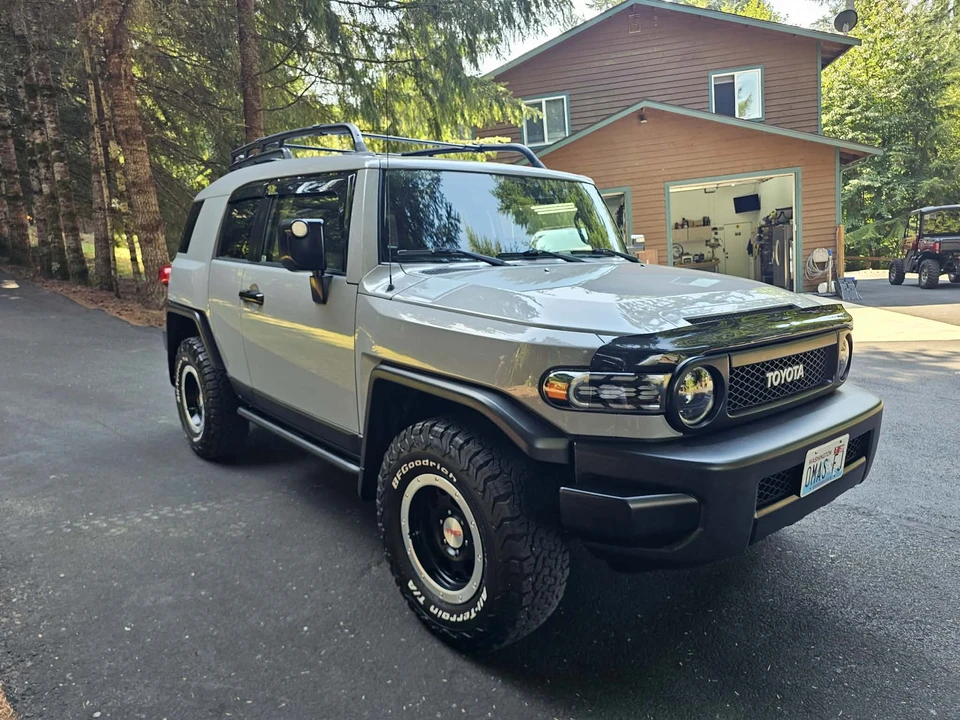 2013 Toyota FJ Cruiser - Image 15 of 31