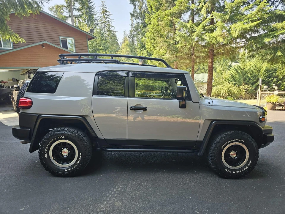 2013 Toyota FJ Cruiser - Image 14 of 31