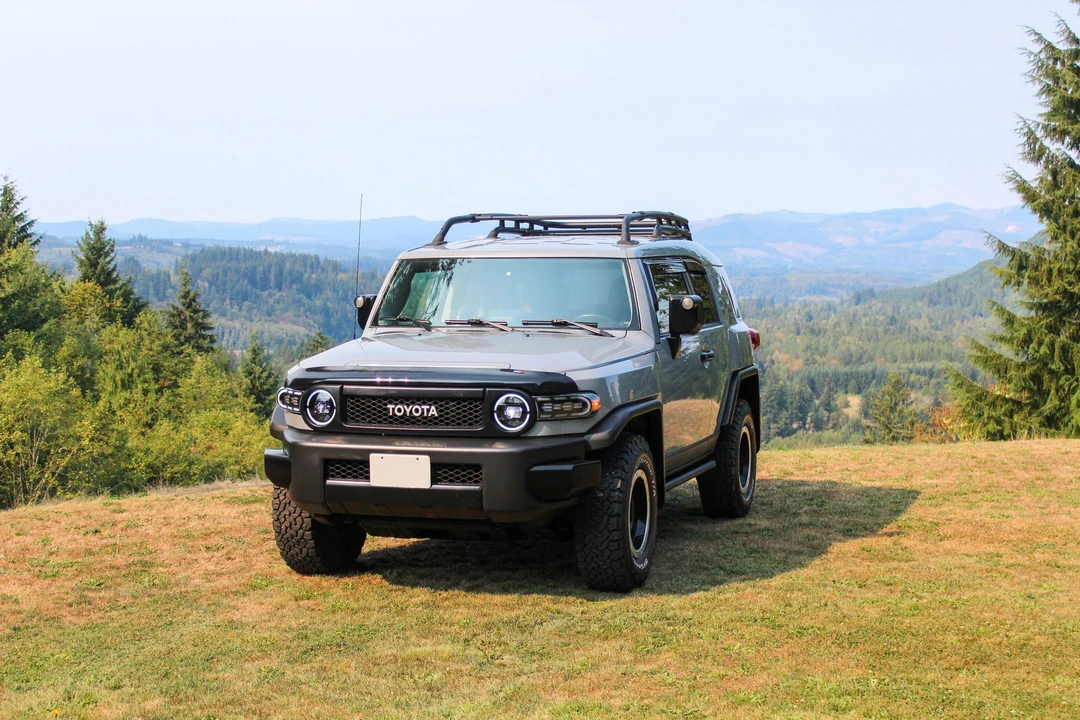 2013 Toyota FJ Cruiser - Image 2 of 31