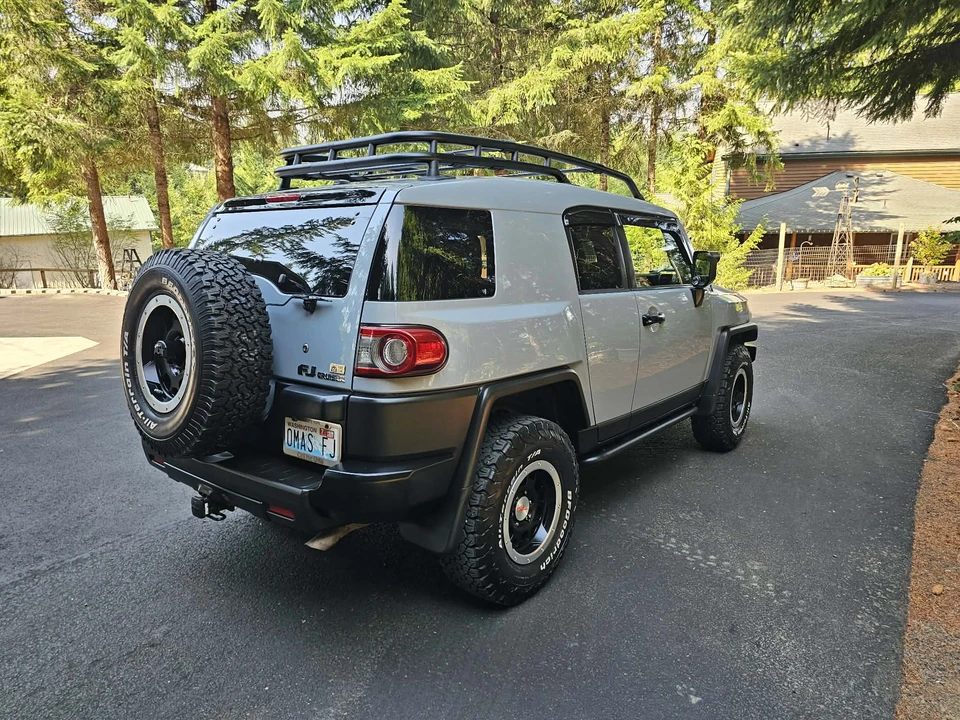 2013 Toyota FJ Cruiser - Image 12 of 31