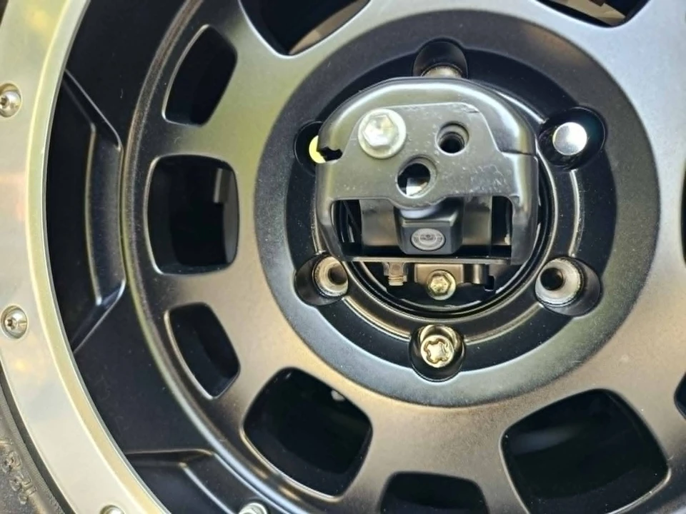2013 Toyota FJ Cruiser - Image 29 of 31