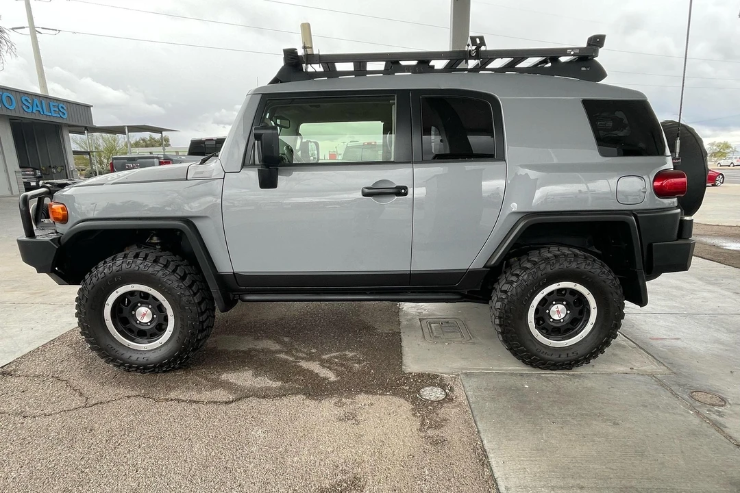 2013 Toyota FJ Cruiser - Image 3 of 8