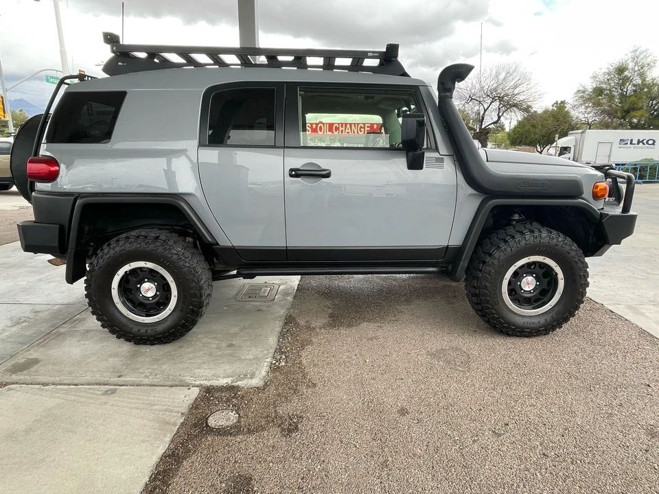 2013 Toyota FJ Cruiser - Image 6 of 8