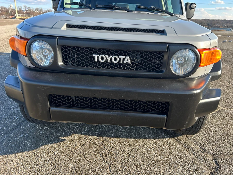 2013 Toyota FJ Cruiser - Image 13 of 31