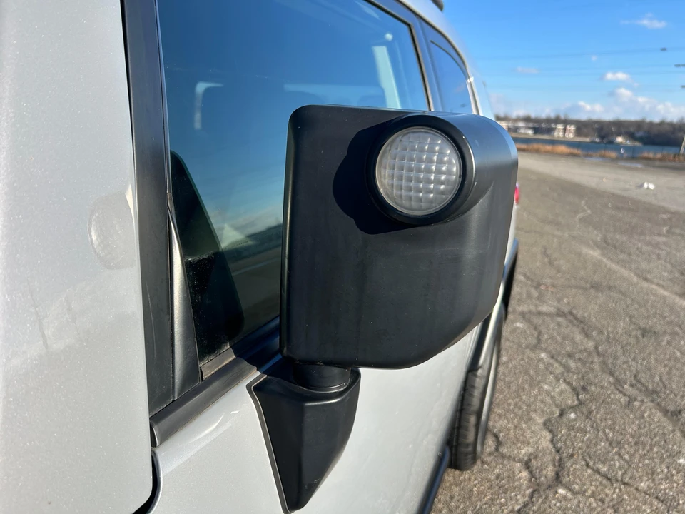 2013 Toyota FJ Cruiser - Image 15 of 31