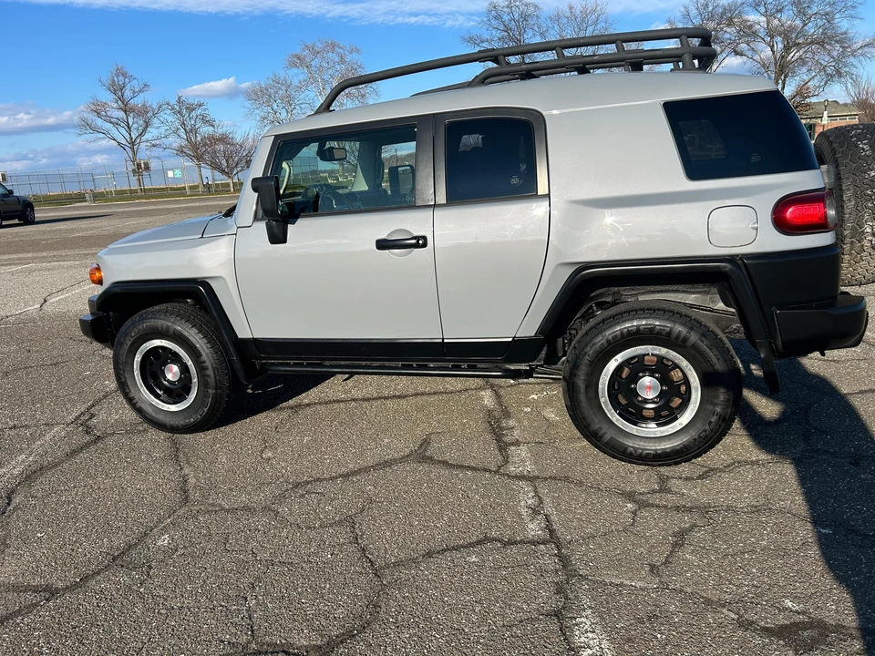 2013 Toyota FJ Cruiser - Image 9 of 31