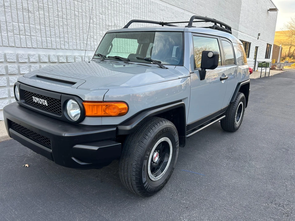 2013 Toyota FJ Cruiser - Image 7 of 31