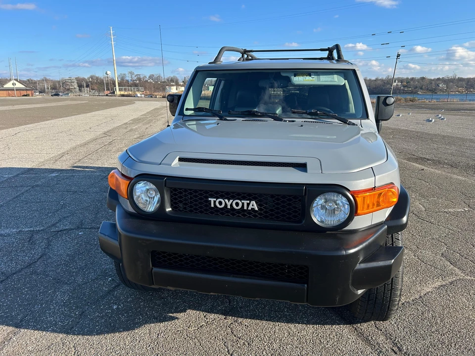 2013 Toyota FJ Cruiser - Image 6 of 31