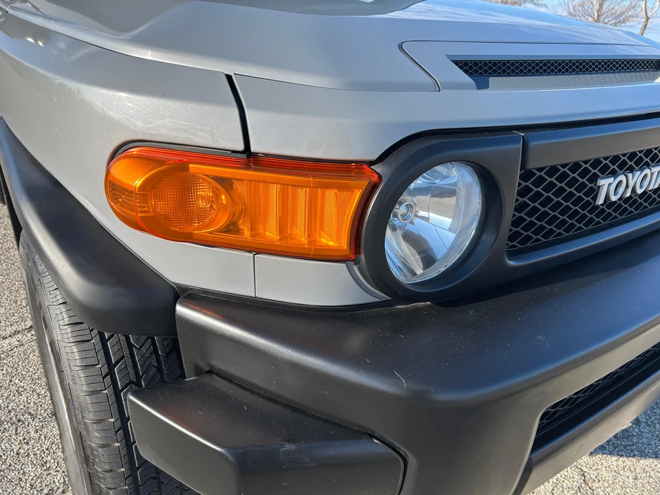 2013 Toyota FJ Cruiser - Image 12 of 31