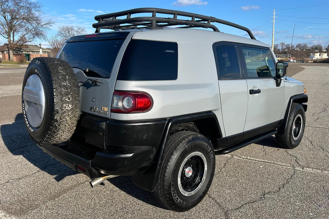 2013 Toyota FJ Cruiser - Image 4 of 31
