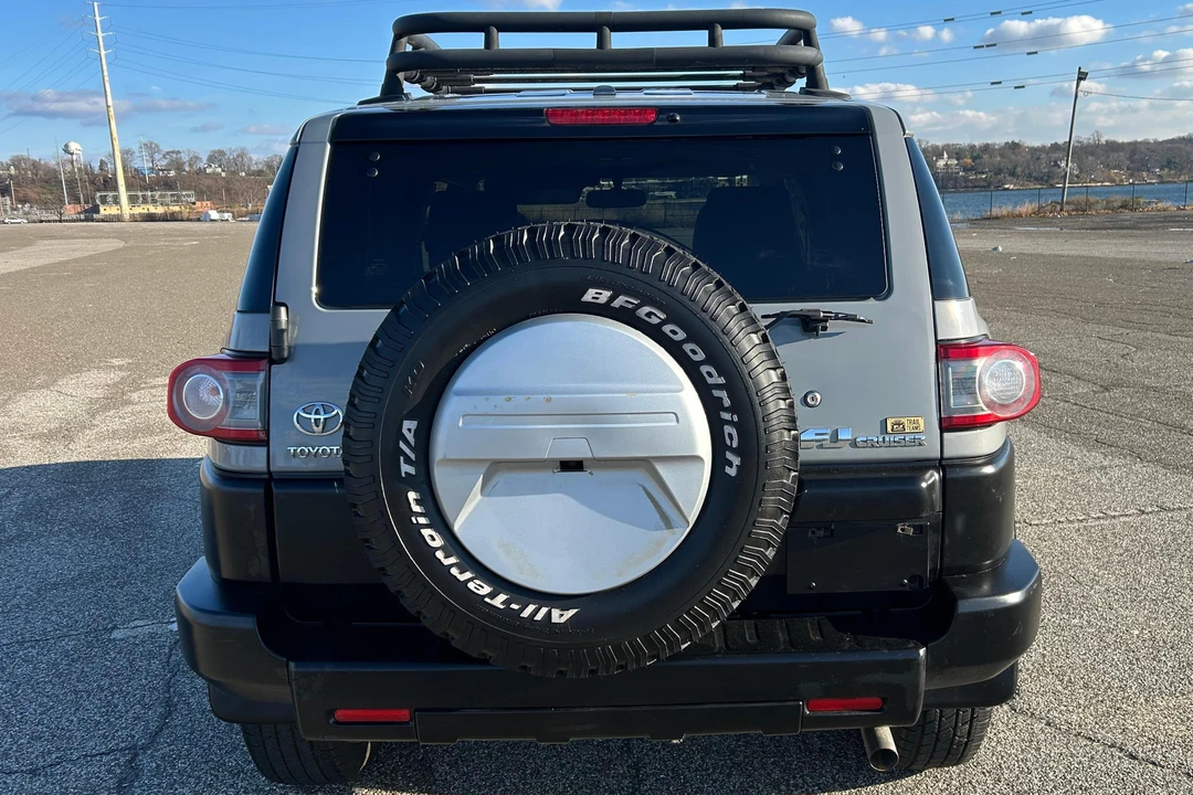 2013 Toyota FJ Cruiser - Image 5 of 31