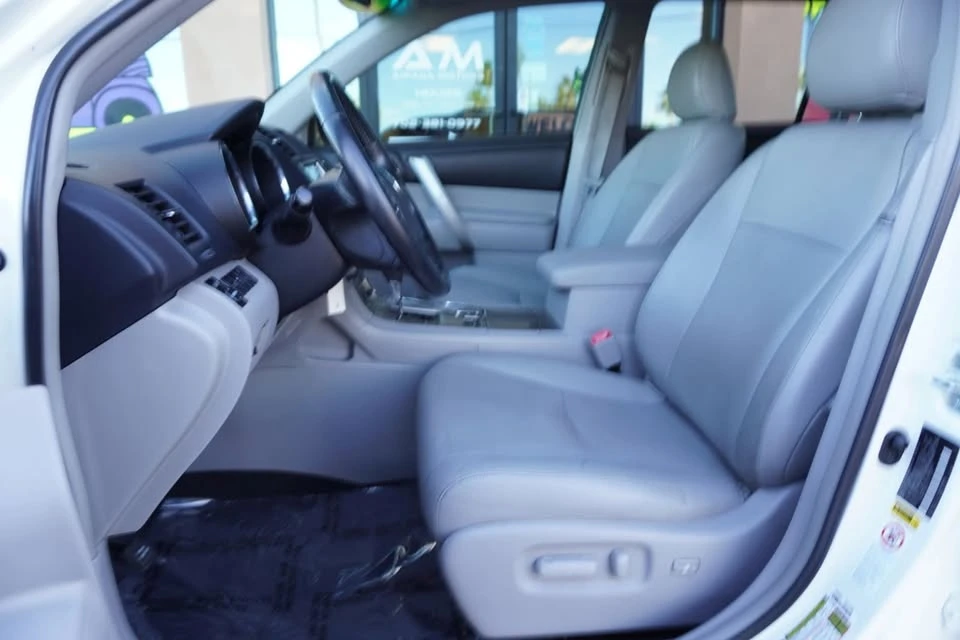 2013 Toyota Highlander - Image 12 of 20