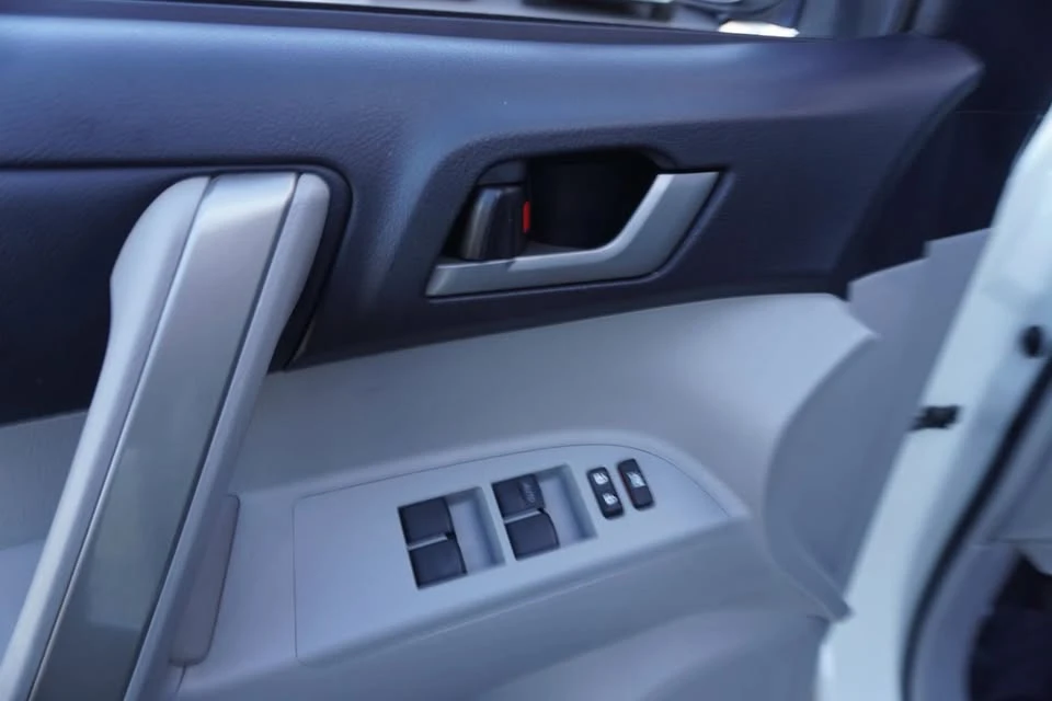 2013 Toyota Highlander - Image 11 of 20