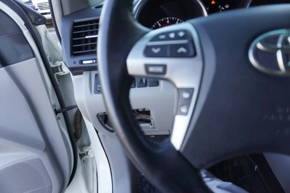 2013 Toyota Highlander - Image 17 of 20
