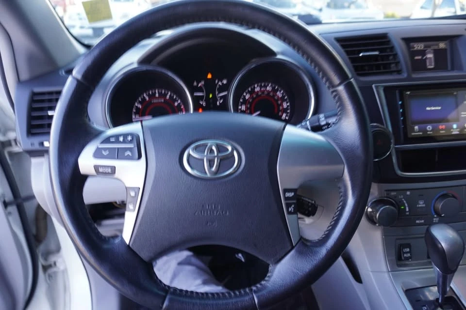 2013 Toyota Highlander - Image 16 of 20