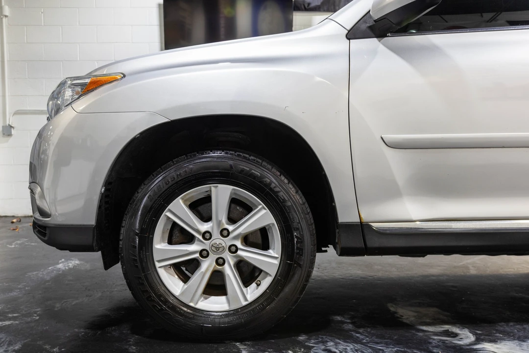 2013 Toyota Highlander - Image 4 of 12