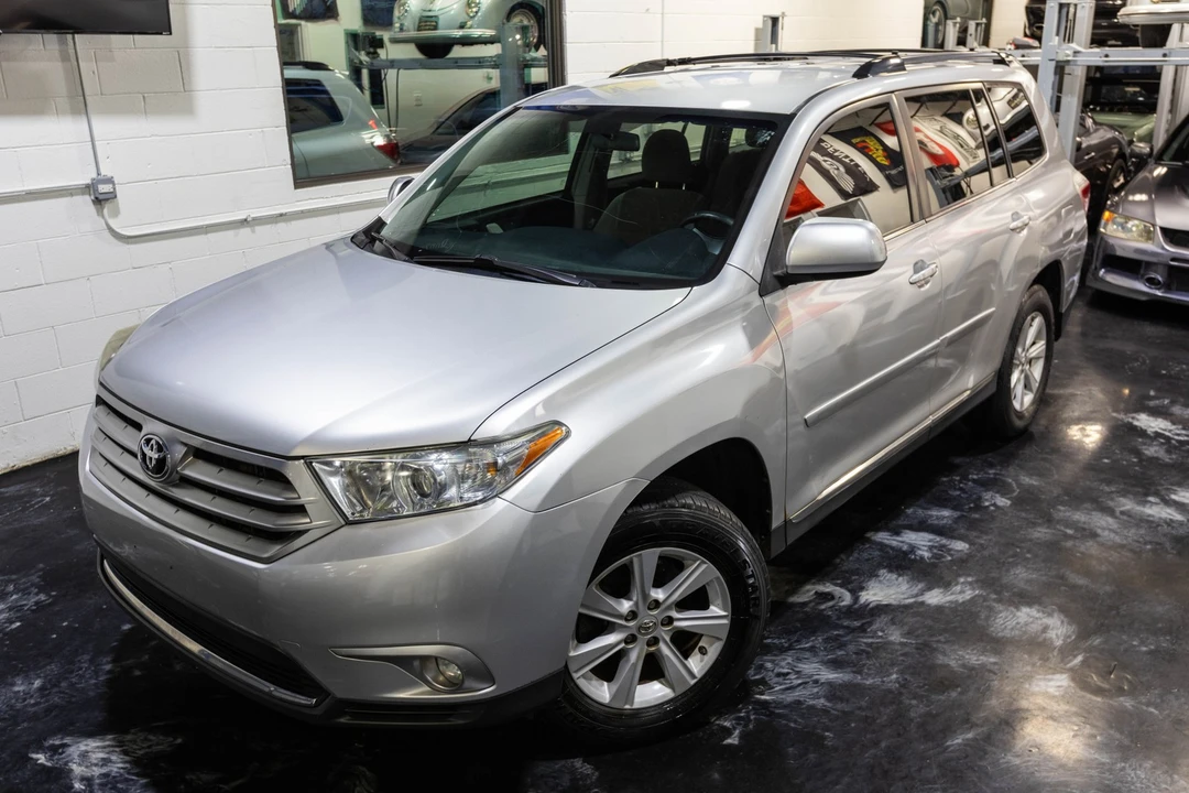 2013 Toyota Highlander - Image 2 of 12