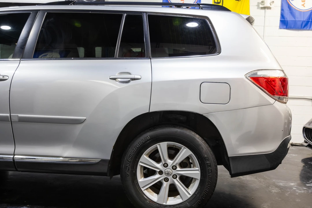 2013 Toyota Highlander - Image 8 of 12