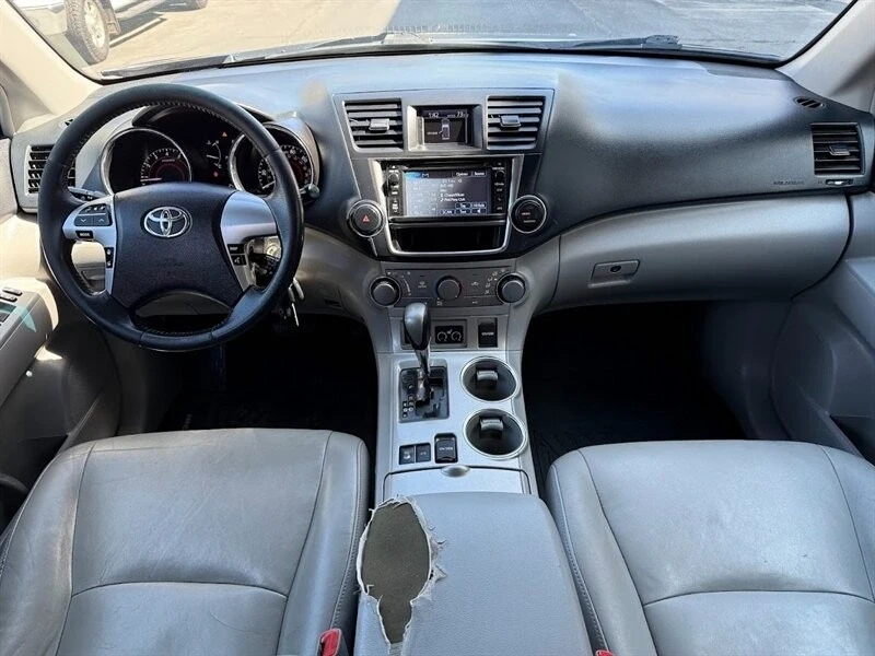 2013 Toyota Highlander - Image 2 of 12