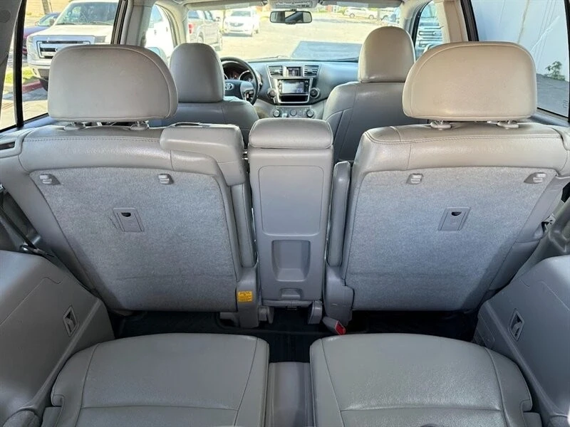 2013 Toyota Highlander - Image 10 of 12