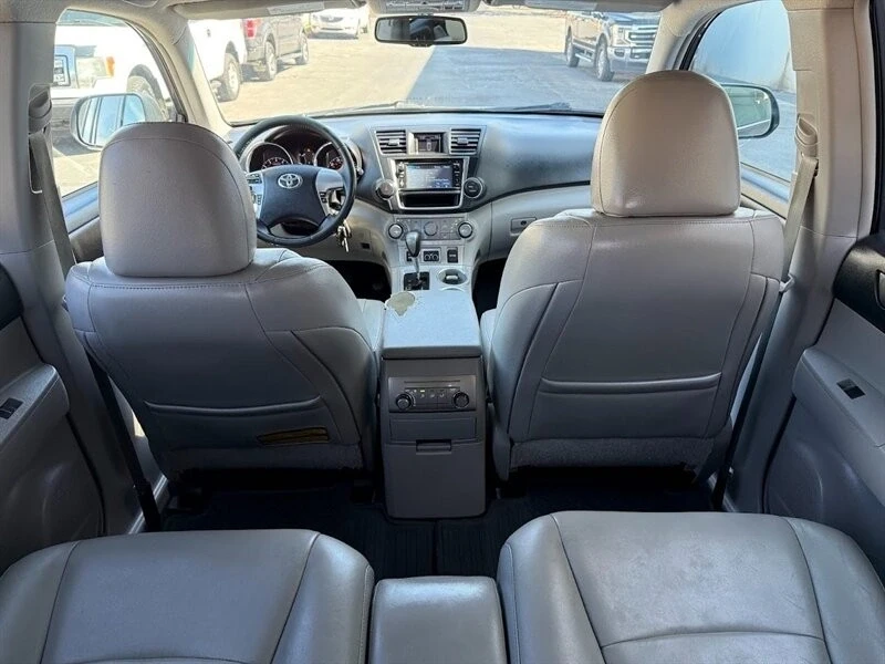 2013 Toyota Highlander - Image 9 of 12