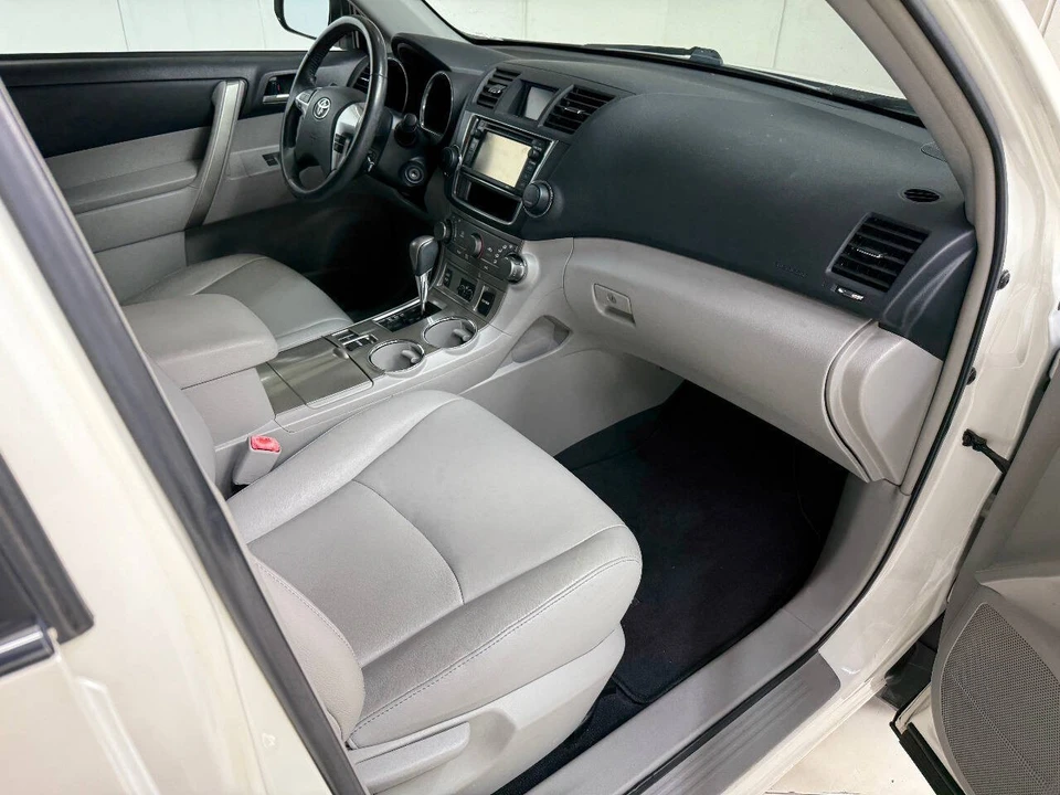 2013 Toyota Highlander - Image 18 of 21