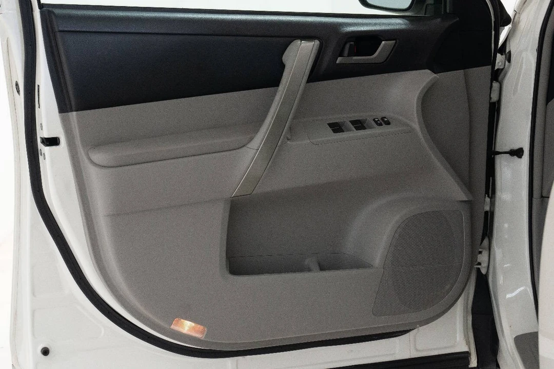 2013 Toyota Highlander - Image 15 of 21