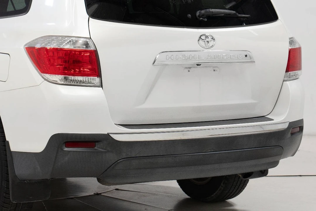 2013 Toyota Highlander - Image 9 of 21